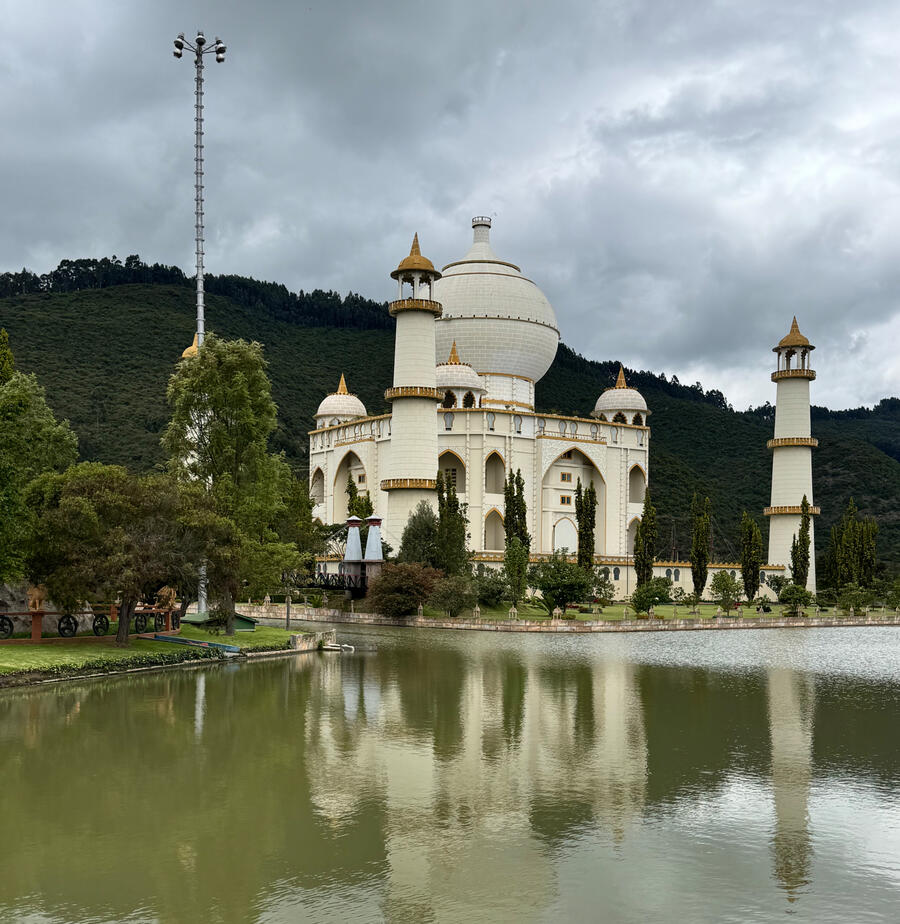 Belgian living in Bogotá since 2017. I share real places, daily life and practical tips for travelers who want more than the typical tourist checklist. Planning a Bogotá trip? Skip the tourist traps and see the real city.